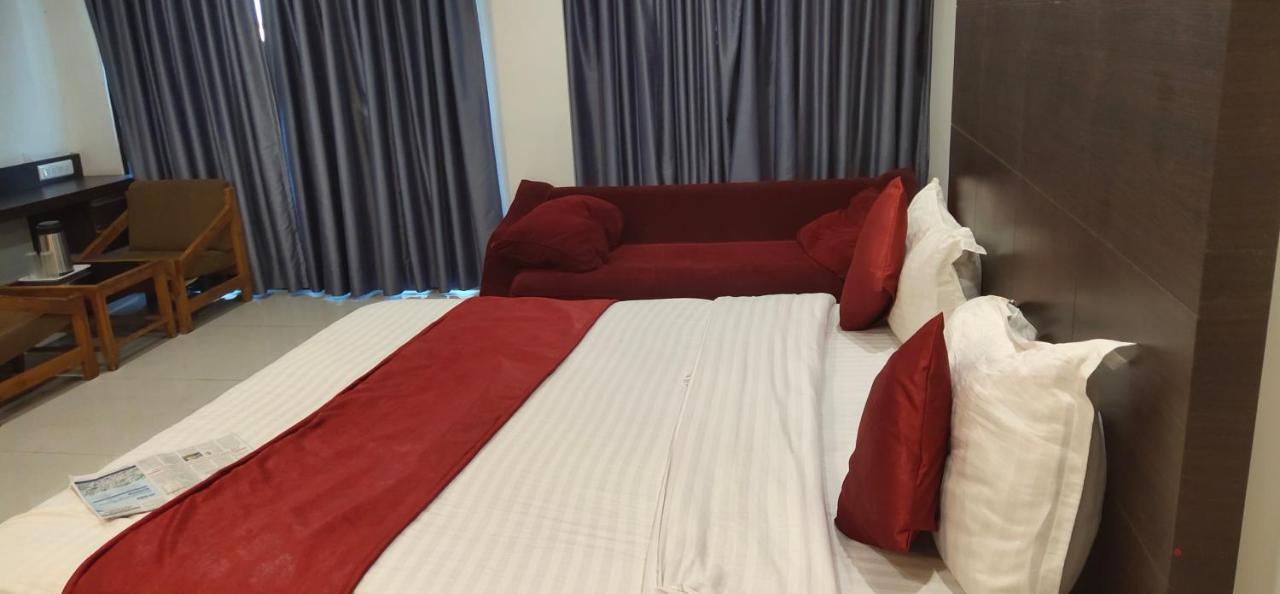 Hotel Park Land Ahmedabad Exterior foto